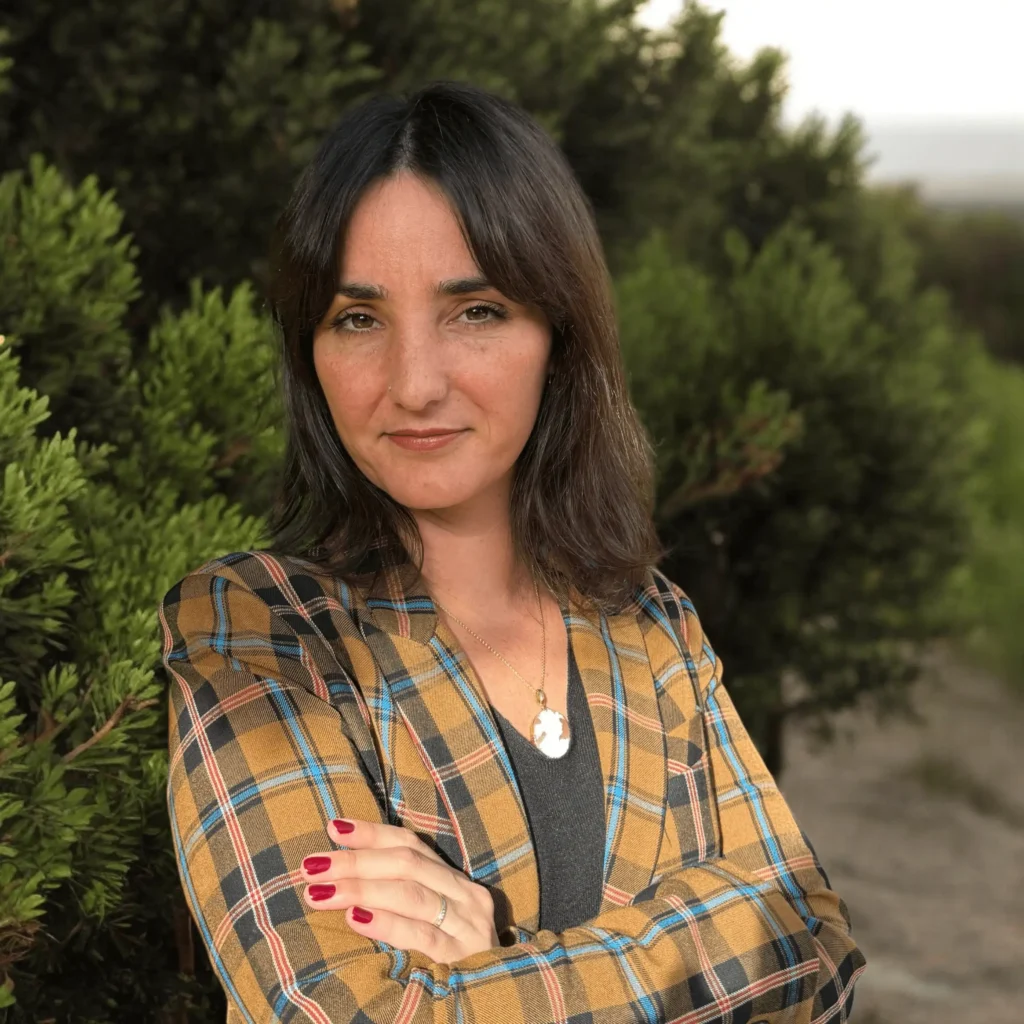 Portrait de Esther BUFFA, prothésiste ongulaire à domicile