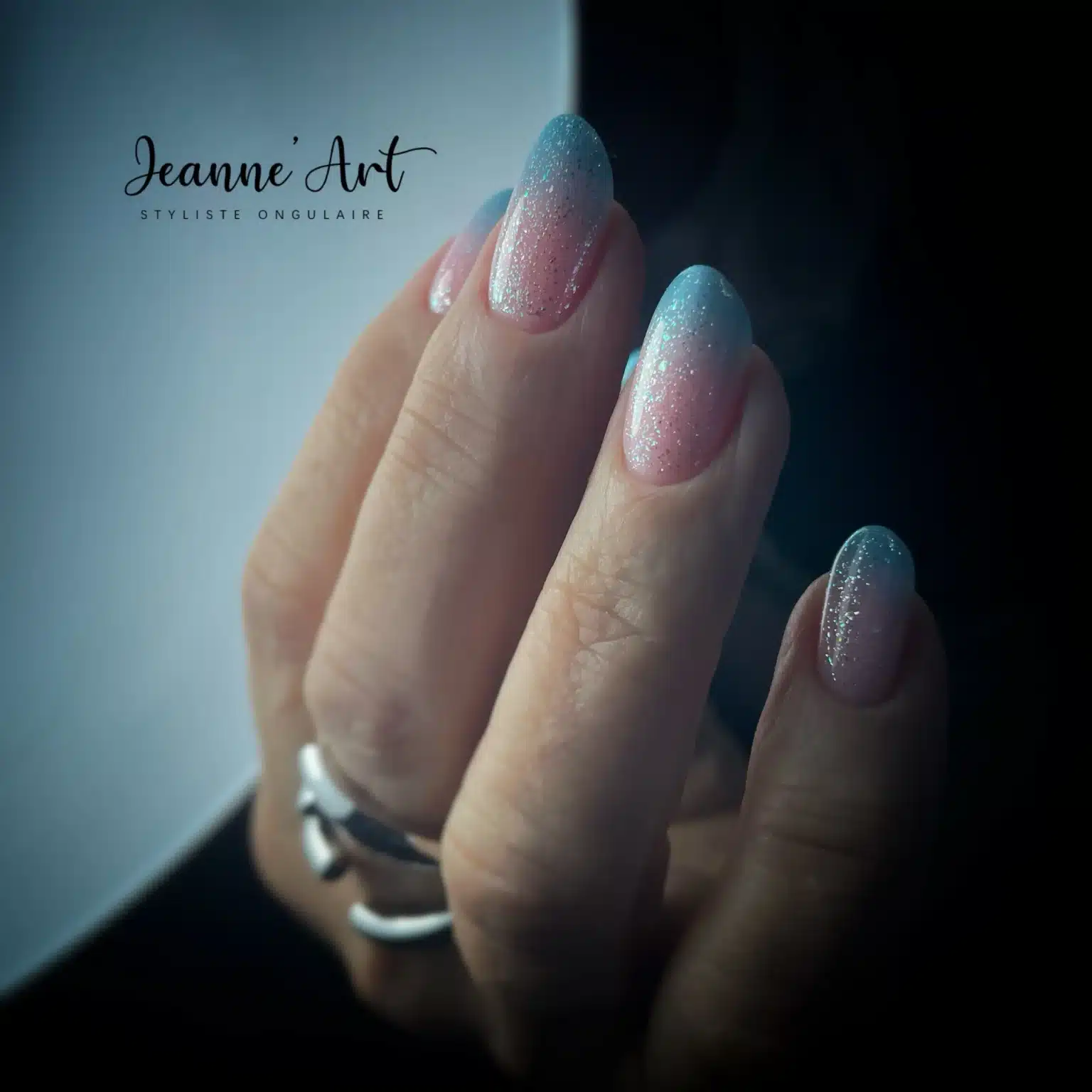 Pose d'ongles par Jeanne'Art, prothésiste ongulaire à Villeneuve-Loubet