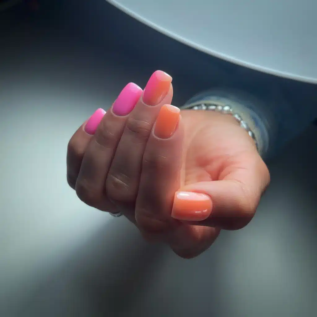 Réalisation d'ongles par Jeanne'Art, prothésiste ongulaire à Villeneuve-Loubet