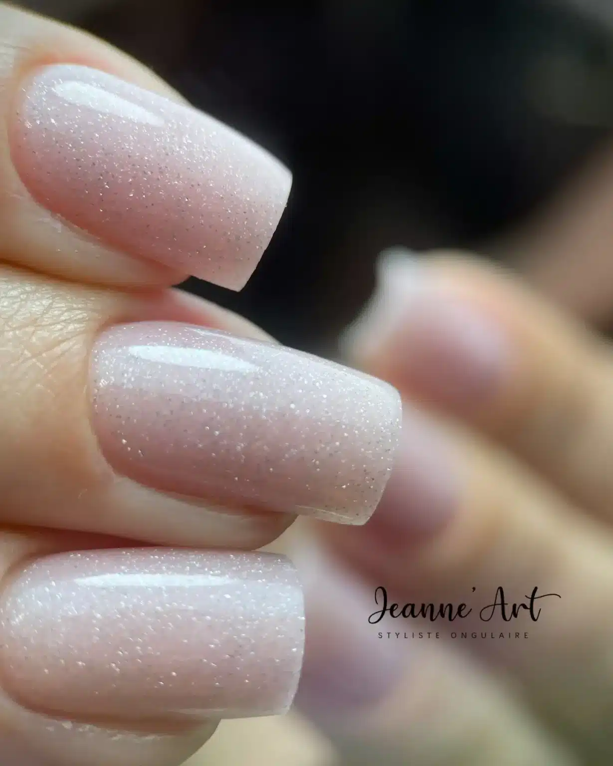 Ongles effet chromé réalisés par Jeanne'Art, prothésiste ongulaire à Villeneuve-Loubet