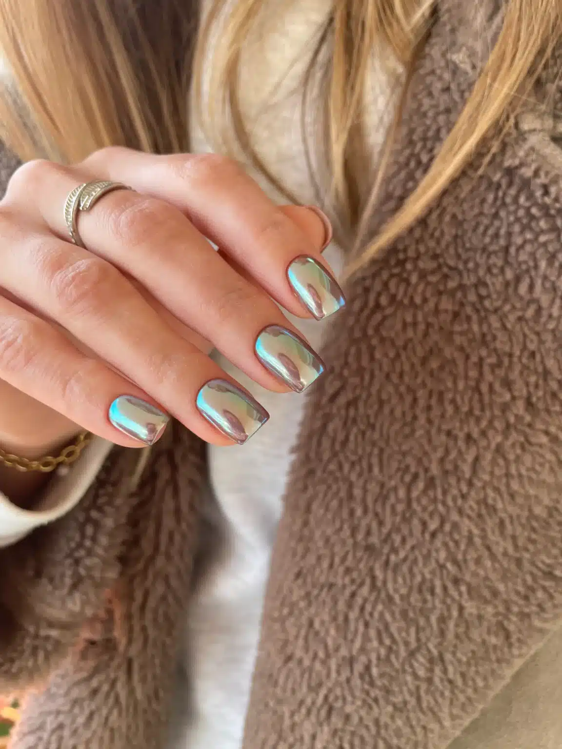 Pose d'ongles réalisée par Jeanne'Art, prothésiste ongulaire à Villeneuve-Loubet